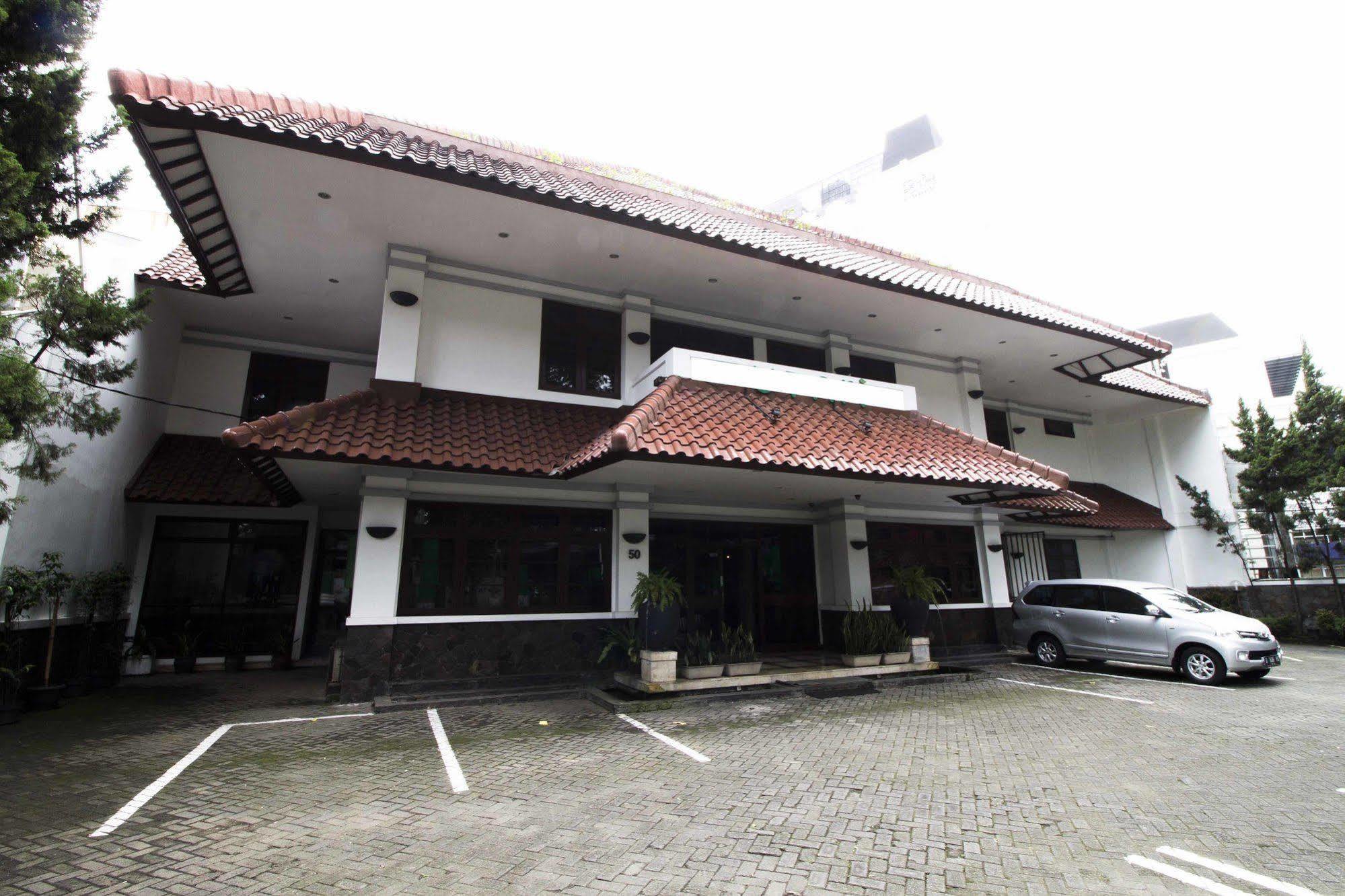 Reddoorz @ Dago Hotel Bandung Exterior photo
