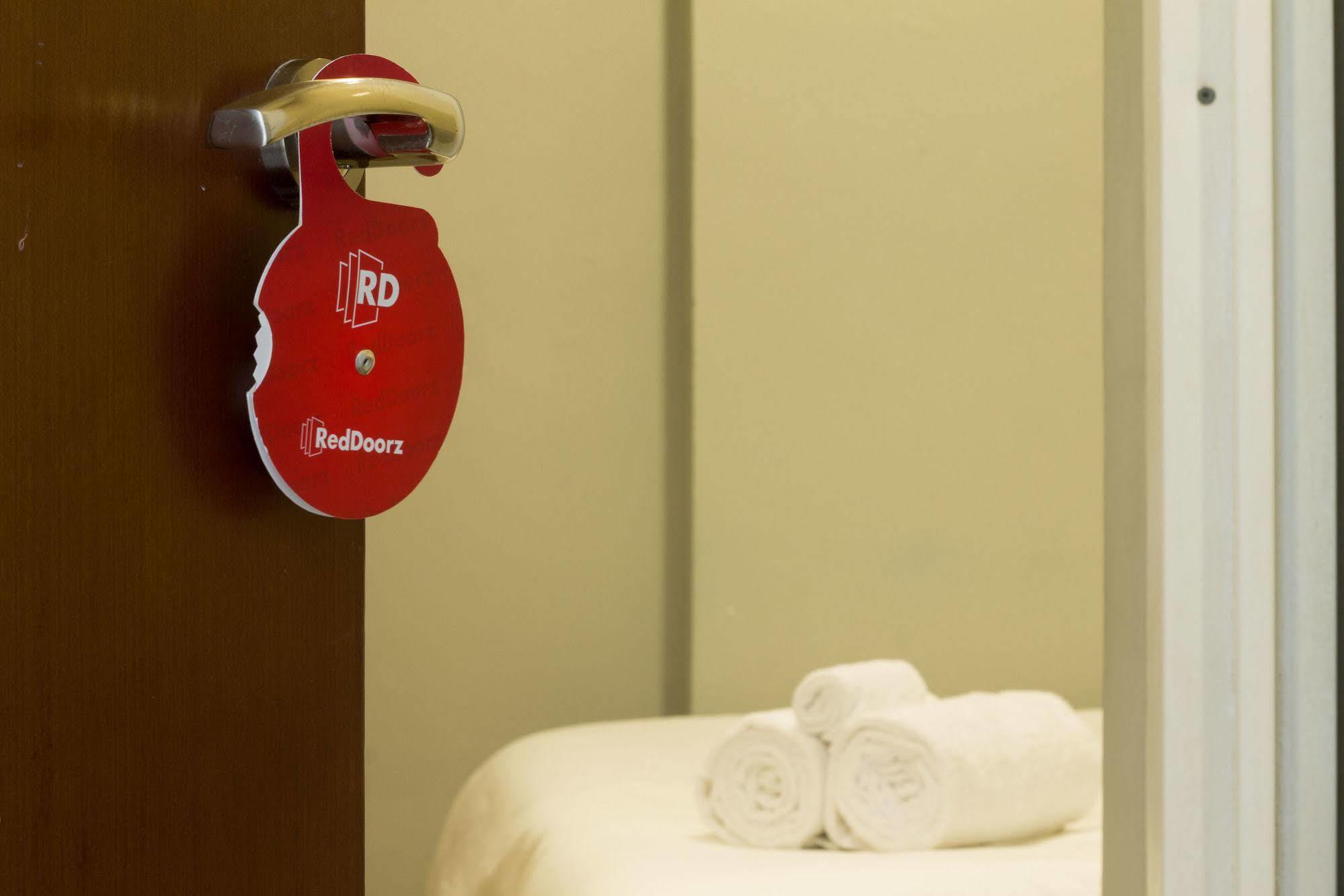 Reddoorz @ Dago Hotel Bandung Exterior photo