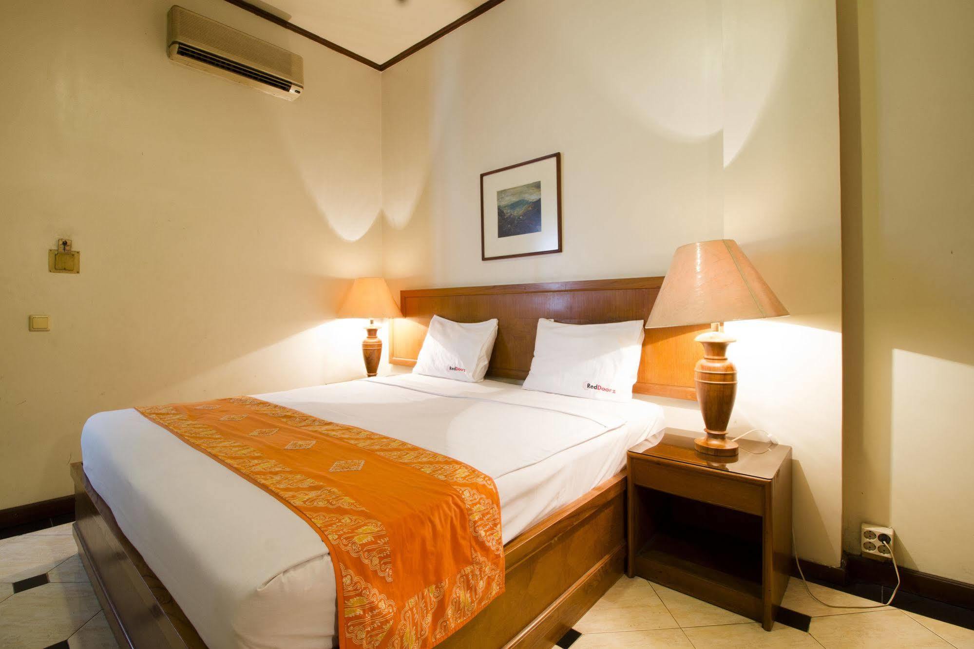 Reddoorz @ Dago Hotel Bandung Exterior photo