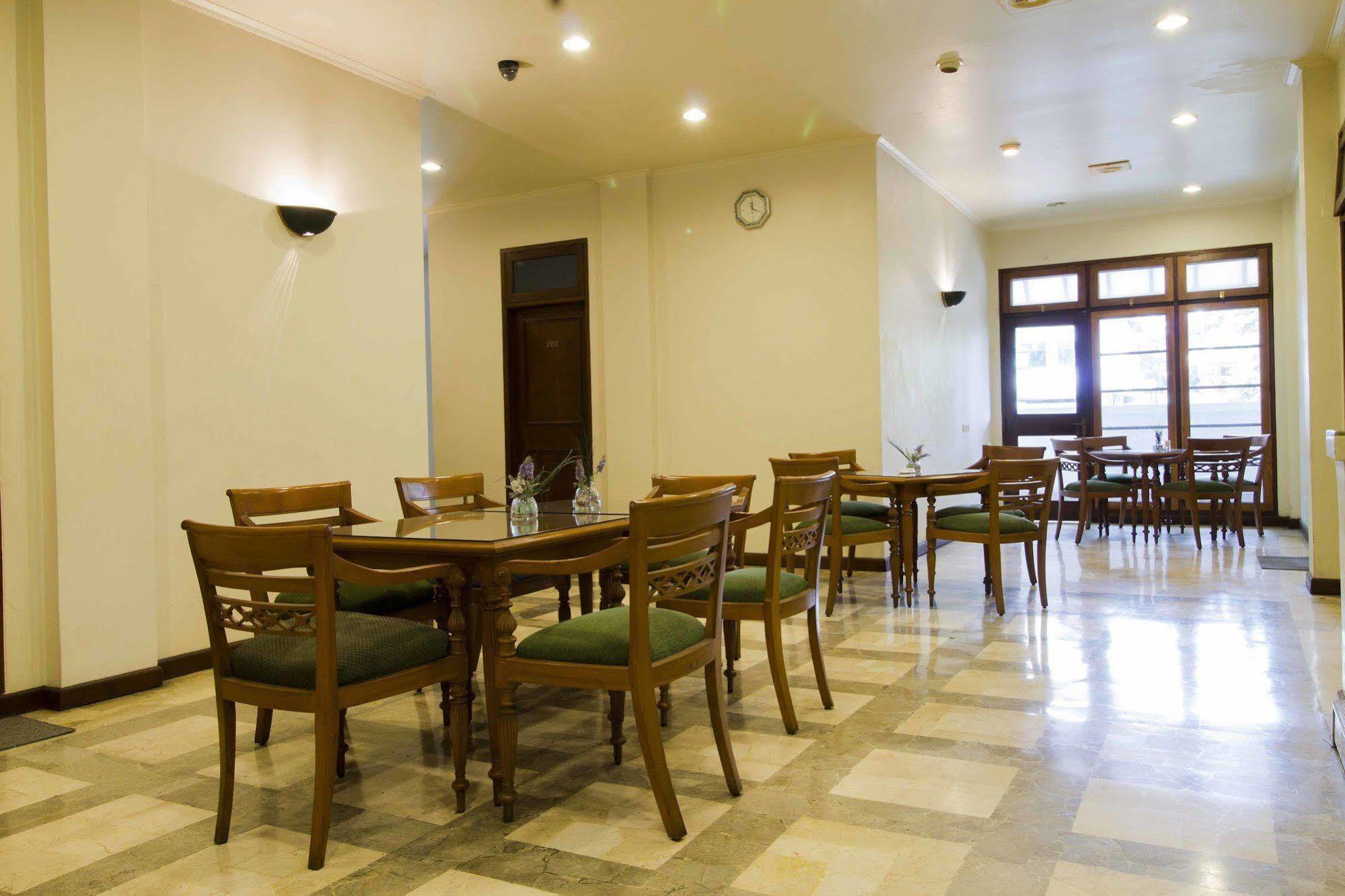 Reddoorz @ Dago Hotel Bandung Exterior photo